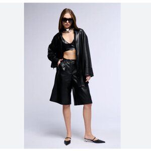 Front Row Shop Black faux leather trouser shorts - L